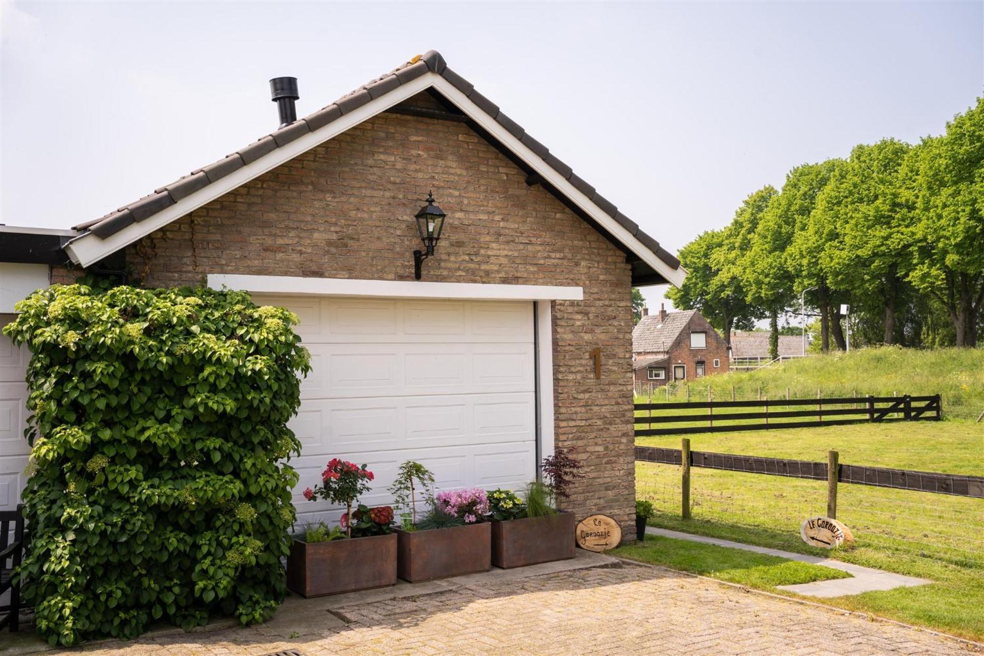 Vakantiewoning Le Garaazje 'S-Gravendeel Exteriör bild